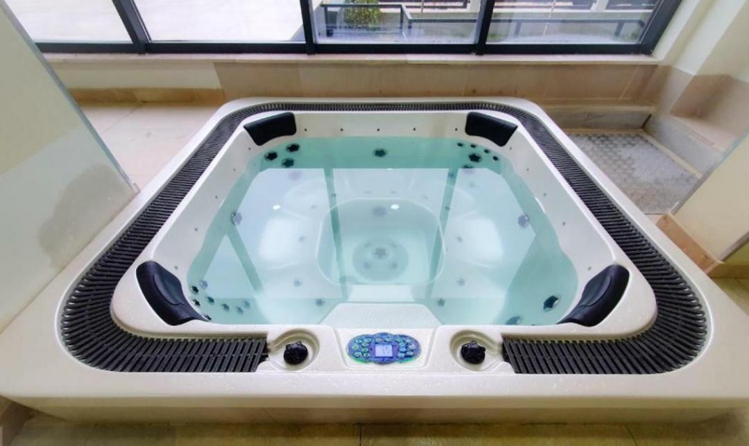 Luxury Suite Alezzi Beach Apartment Piscina Incalzita Sauna Jacuzzi Parking Năvodari Esterno foto