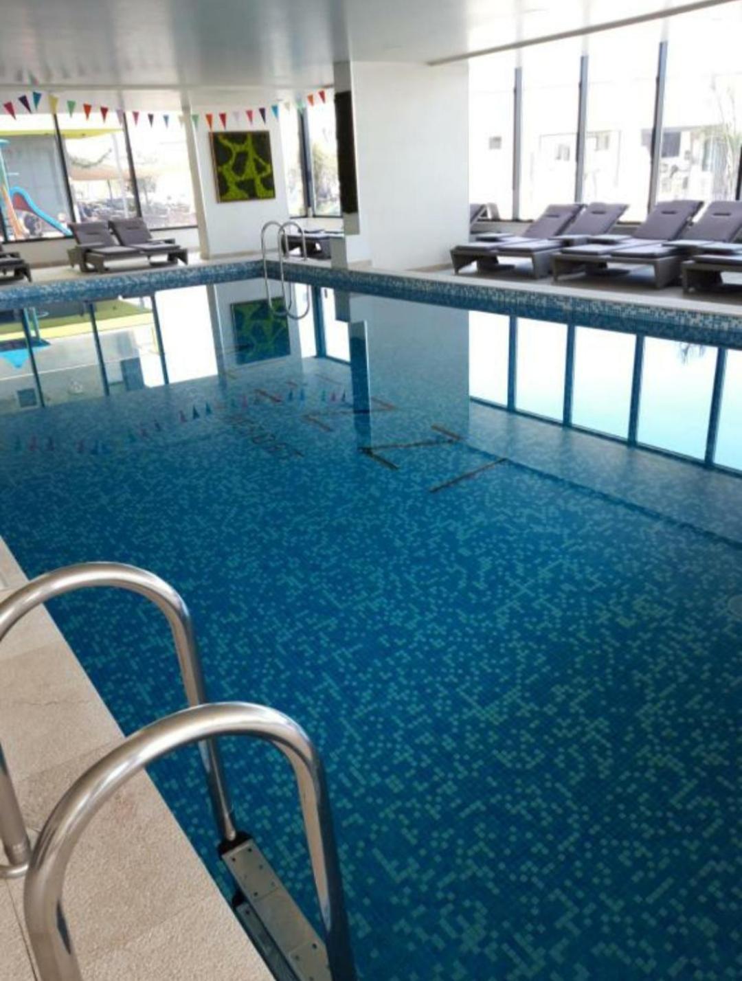 Luxury Suite Alezzi Beach Apartment Piscina Incalzita Sauna Jacuzzi Parking Năvodari Esterno foto
