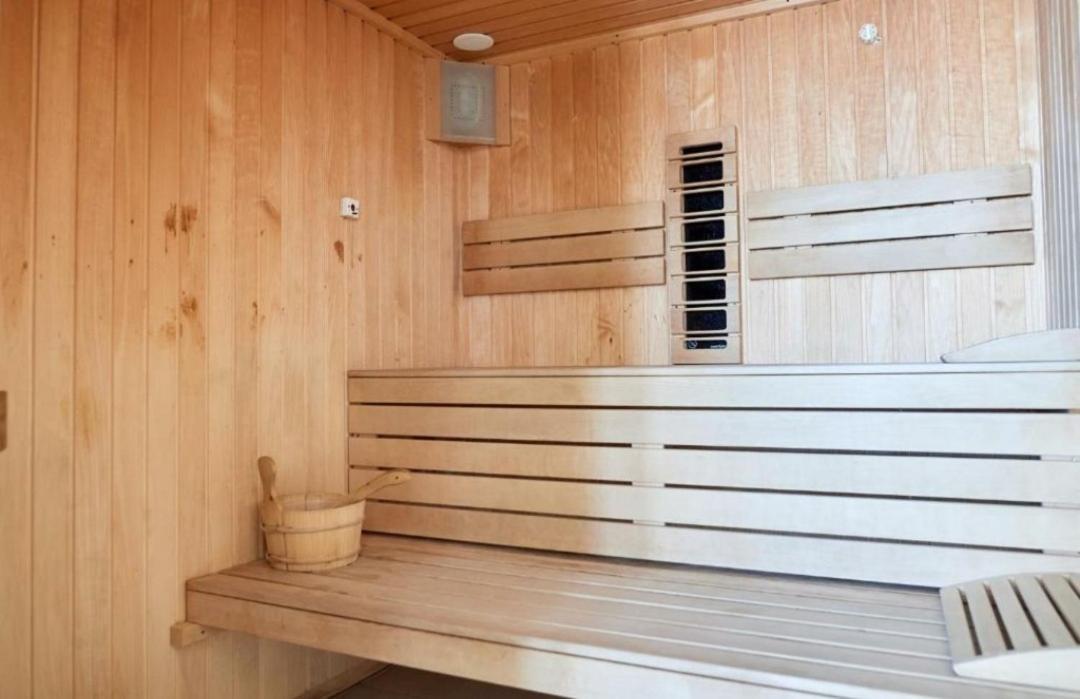 Luxury Suite Alezzi Beach Apartment Piscina Incalzita Sauna Jacuzzi Parking Năvodari Esterno foto